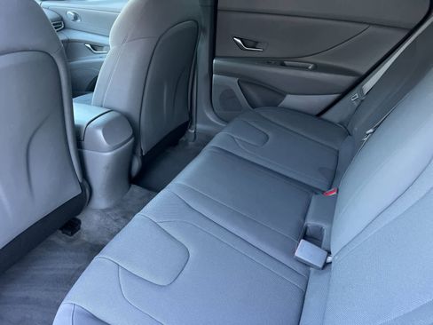 Used 2021 Hyundai Elantra SE image 5