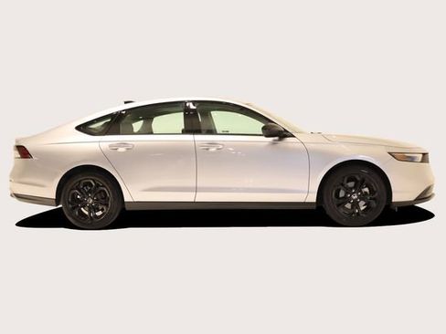 Used 2025 Honda Accord SE image 4