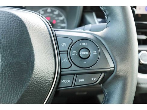 Used 2025 Toyota Corolla SE image 16