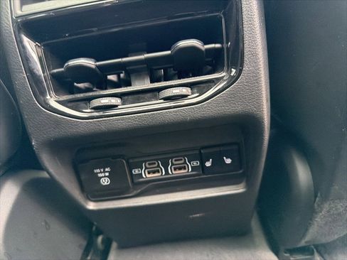 Certified 2023 Jeep Grand Cherokee Limited image 24