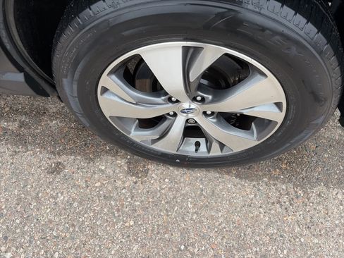 Used 2023 Subaru Ascent Premium w/ Convenience Package image 8