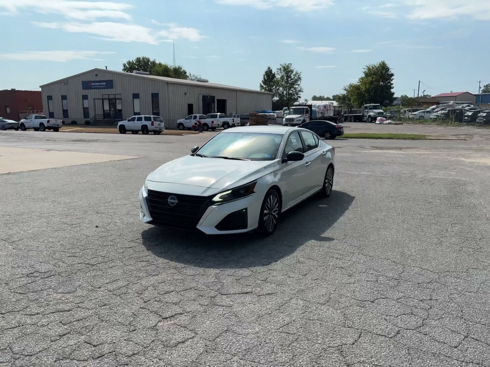 Used 2025 Nissan Altima 2.5 SV FWD image 6