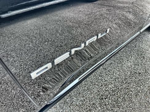 Used 2024 GMC Yukon XL Denali Ultimate AWD/4WD image 4
