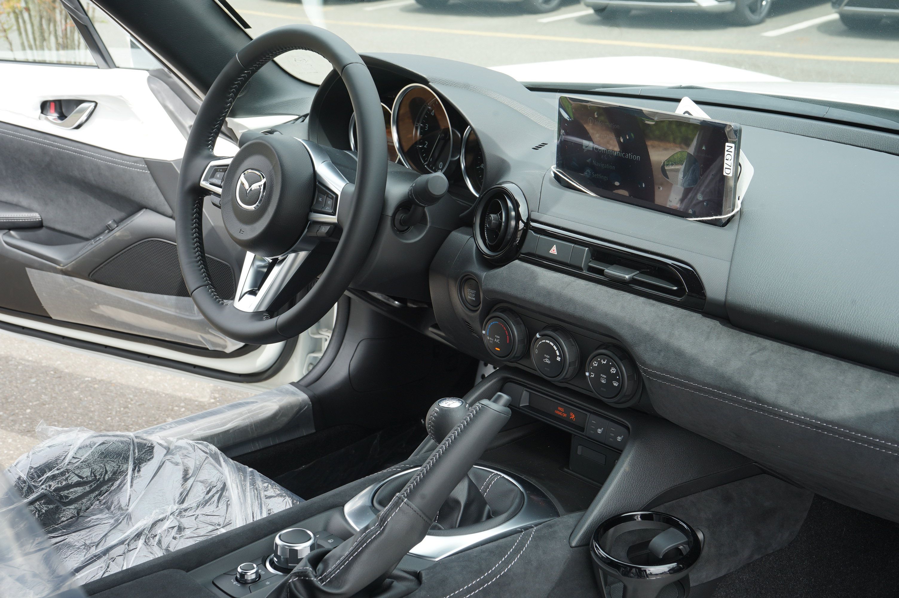 New 2026 MAZDA MX-5 Miata Club w/ Interior Package RWD image 18