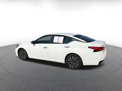 Used 2025 Nissan Altima 2.5 SV FWD image 10