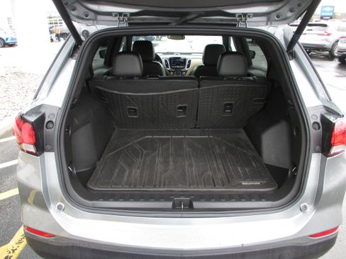 Used 2023 Chevrolet Equinox Premier image 11
