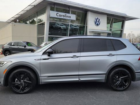 Certified 2024 Volkswagen Tiguan SE R-Line image 2
