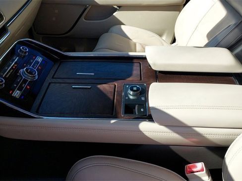 Used 2019 Lincoln Navigator Select image 19