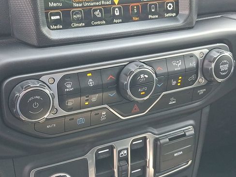 Used 2023 Jeep Wrangler Unlimited Sahara w/ Cold Weather Group AWD/4WD image 16