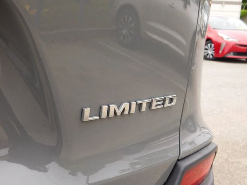Used 2019 Jeep Cherokee Limited AWD/4WD image 6