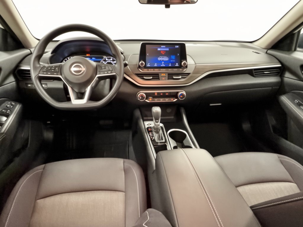 Used 2024 Nissan Altima 2.5 SV FWD image 17
