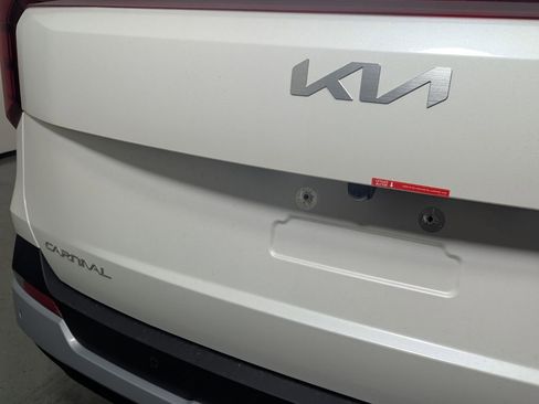 New 2026 Kia Carnival FWD image 8