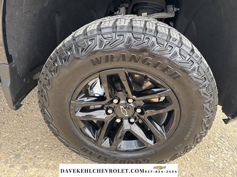 Used 2024 Chevrolet Silverado 1500 Custom Trail Boss w/ LPO, Dark Essentials Package image 40