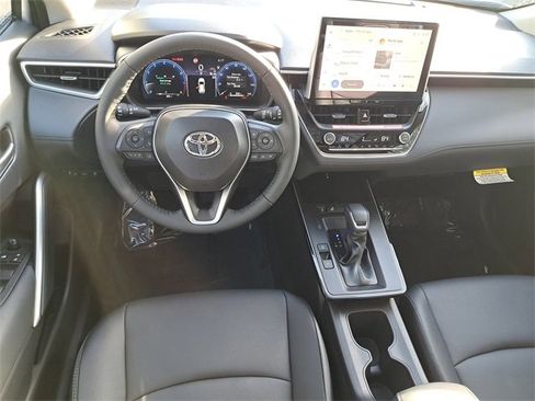 Used 2026 Toyota Corolla Cross XLE image 15