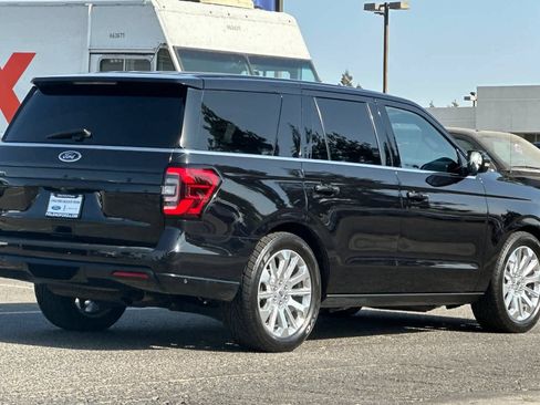 Used 2022 Ford Expedition Limited RWD image 2