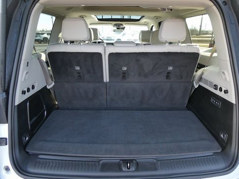 Used 2024 Jeep Wagoneer Series II w/ Premium Group I image 17