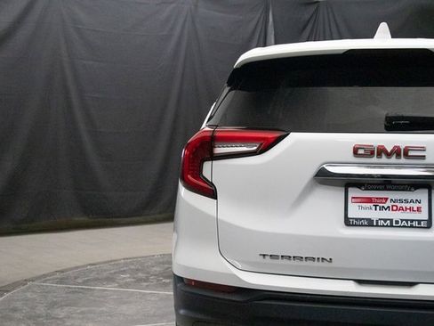 Used 2024 GMC Terrain SLE image 12