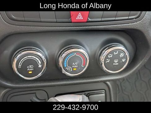Used 2015 Jeep Renegade Sport w/ Power & Air Group FWD image 23