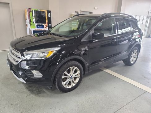 Used 2018 Ford Escape SE FWD image 2