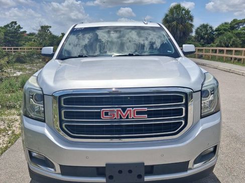 Used 2017 GMC Yukon XL SLT w/ Open Road Package RWD image 3