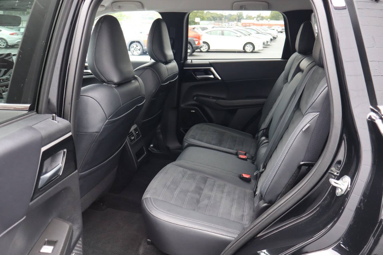 Used 2025 Mitsubishi Outlander SE AWD/4WD image 5