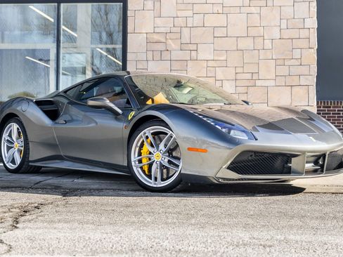 Used 2017 Ferrari 488 GTB image 9