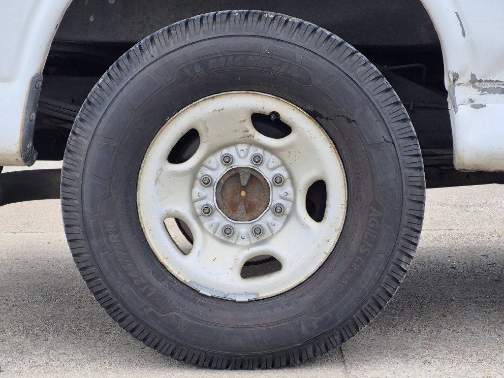 Used 2013 Chevrolet Express 2500 RWD image 21