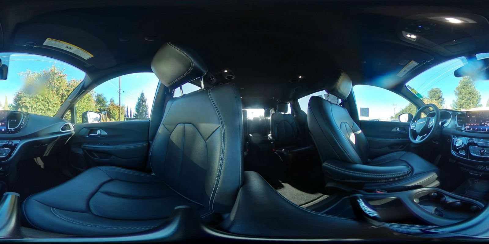 Used 2025 Chrysler Pacifica Select FWD image 44