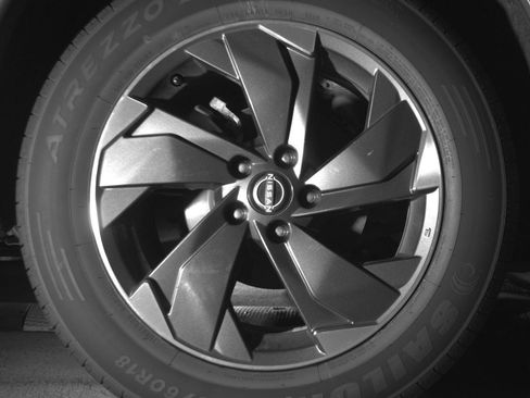 Used 2025 Nissan Rogue SV AWD/4WD image 15