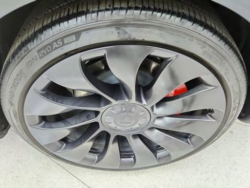 Used 2025 Tesla Model Y Performance image 60