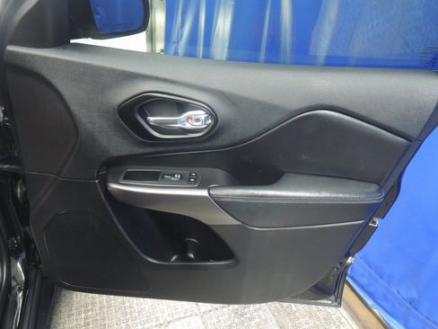 Used 2020 Jeep Cherokee Limited image 38