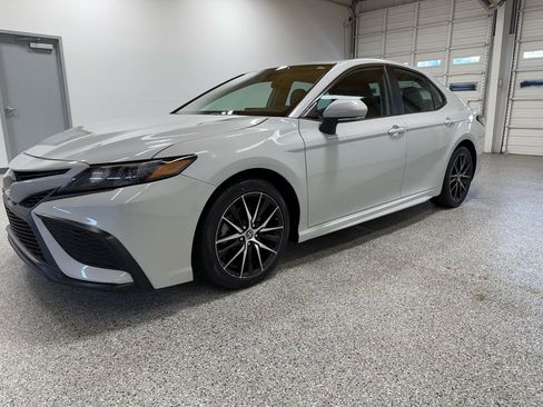 Used 2023 Toyota Camry SE FWD image 8
