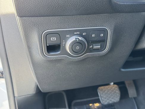 Used 2022 Mercedes-Benz GLB 250 image 17