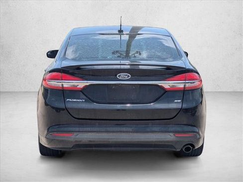 Used 2017 Ford Fusion SE w/ Equipment Group 201A FWD image 7