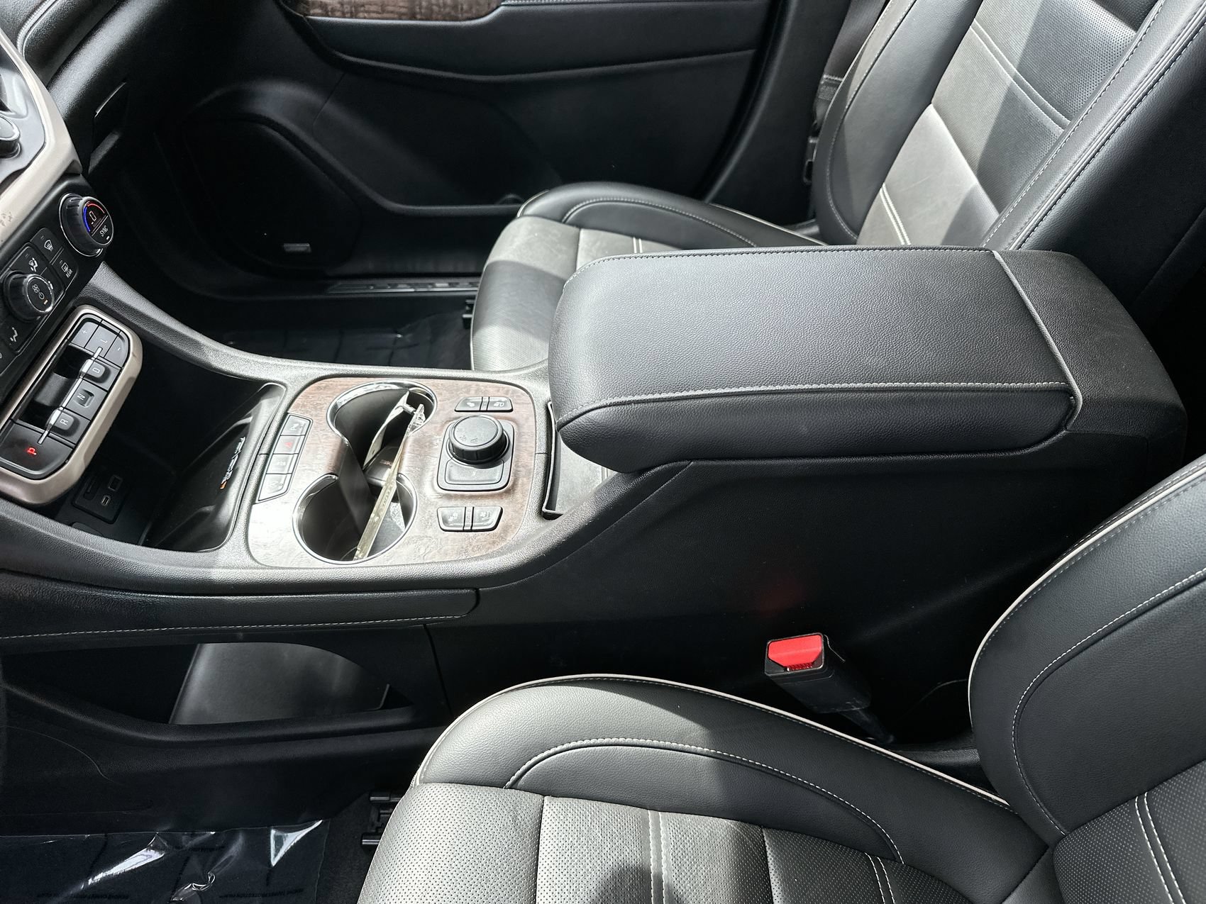 Used 2023 GMC Acadia Denali FWD image 21