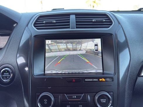 Used 2019 Ford Explorer XLT w/ Equipment Group 201A AWD/4WD image 17