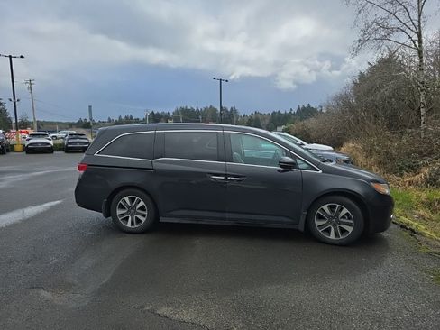 Used 2016 Honda Odyssey Touring Elite image 3