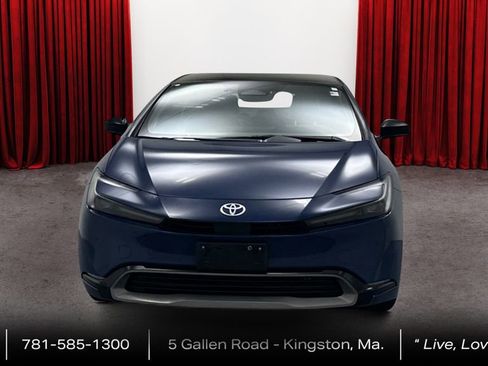 Used 2023 Toyota Prius XLE AWD/4WD image 2