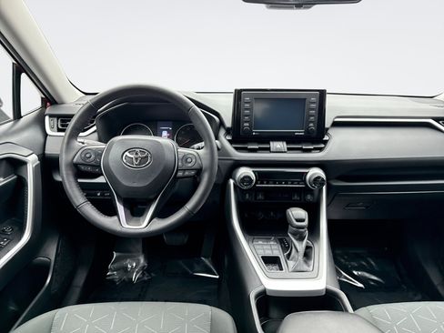 Used 2022 Toyota RAV4 XLE image 12