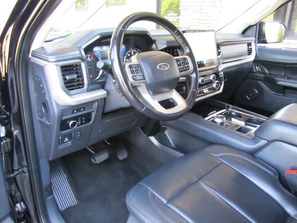 Used 2024 Ford Expedition XLT RWD image 13