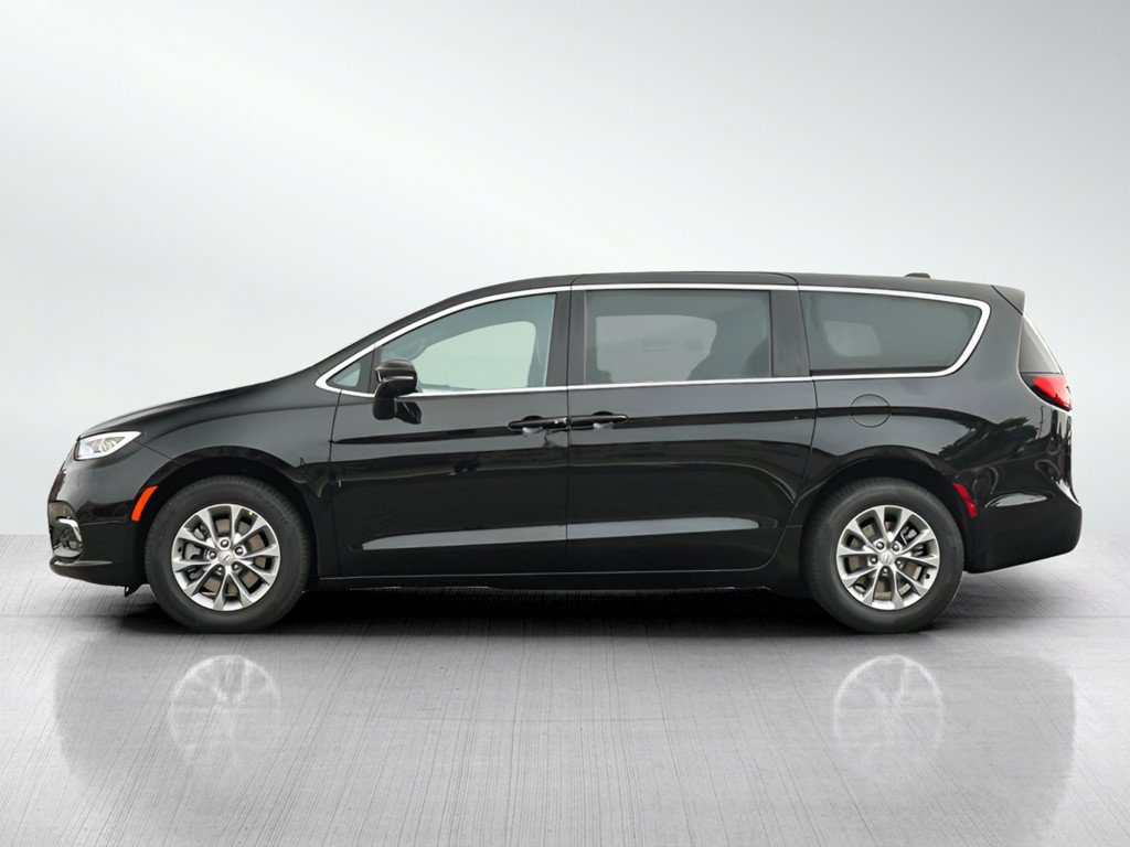 New 2026 Chrysler Pacifica Select AWD/4WD image 4