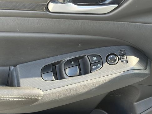 Used 2025 Nissan Altima 2.5 SV FWD image 5