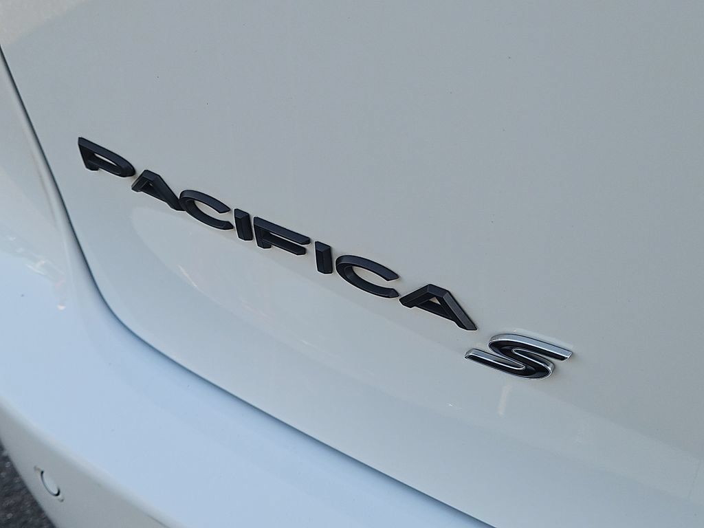Used 2024 Chrysler Pacifica Limited FWD image 9