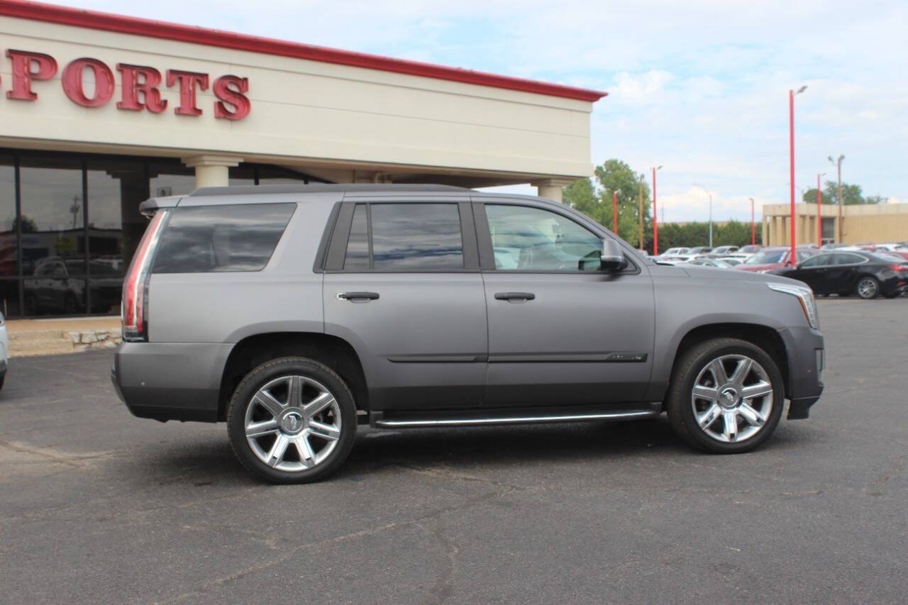 Used 2017 Cadillac Escalade Luxury AWD/4WD image 3