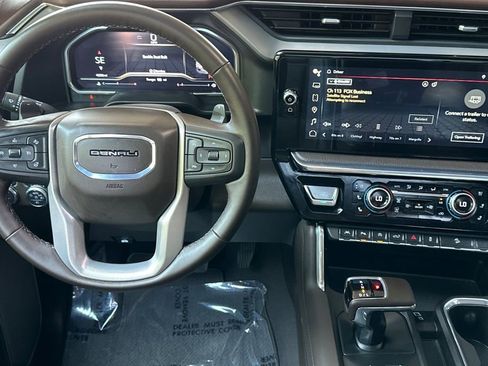 Used 2025 GMC Sierra 1500 Denali w/ Technology Package AWD/4WD image 14