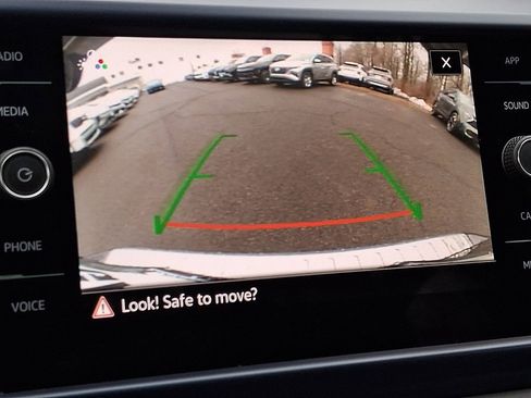 Used 2023 Volkswagen Taos SE w/ Panoramic Sunroof Package image 18