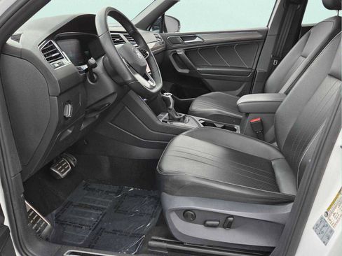 Used 2022 Volkswagen Tiguan SE R-Line image 7