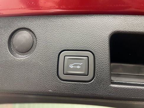 New 2026 GMC Terrain Denali w/ LPO, Black Badging Package image 7