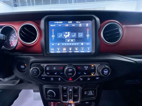 Used 2018 Jeep Wrangler Unlimited Rubicon AWD/4WD image 29