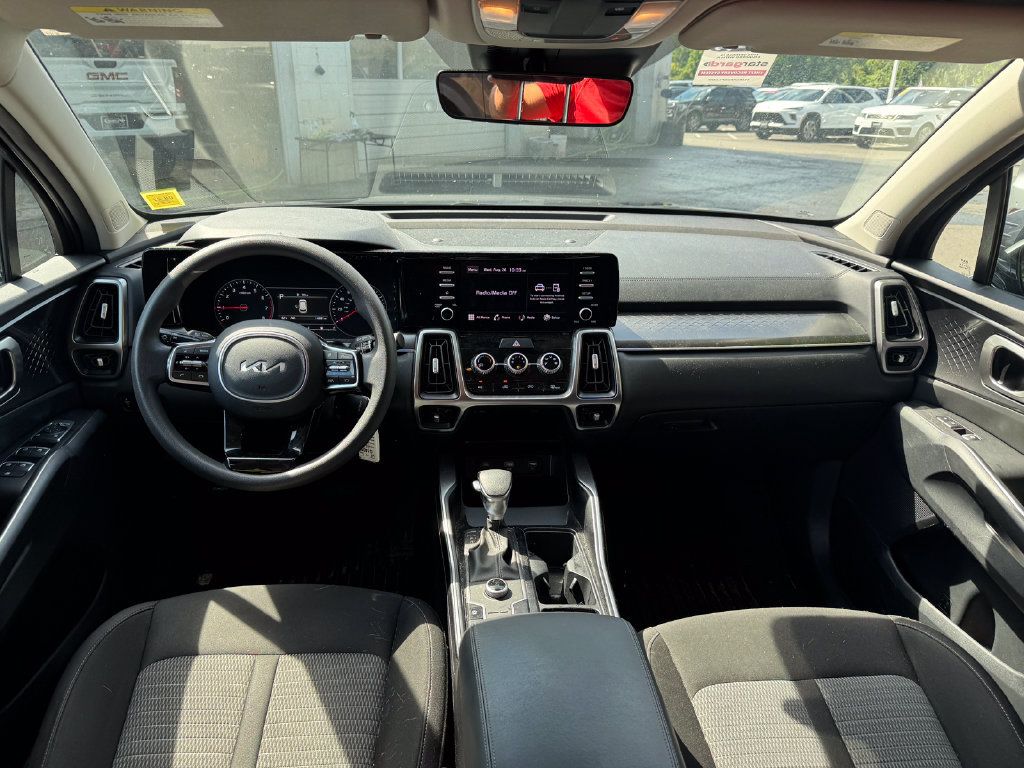 Used 2022 Kia Sorento LX AWD/4WD image 8